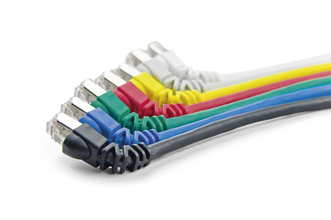 Cable de conexión RJ45 en negro, azul, verde, rojo, amarillo y blanco